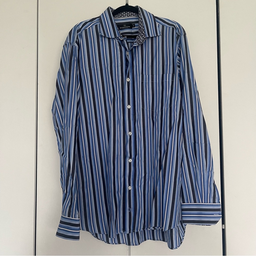 MAKE AN OFFER! Mens Bugatchi blue white stripe button down size extra large XL